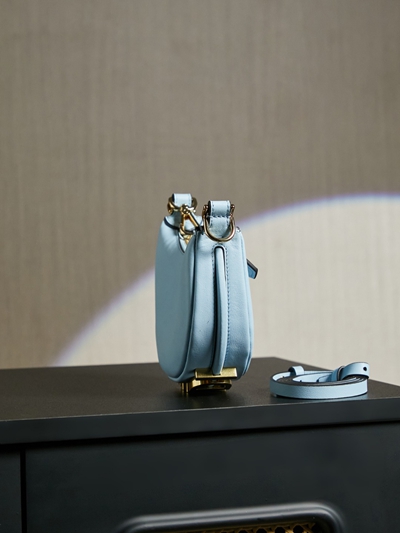 フェンディバッグ背面デザイン